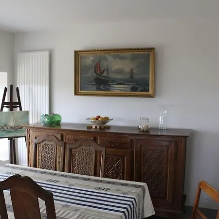 La De Pascal, Vue Villa *