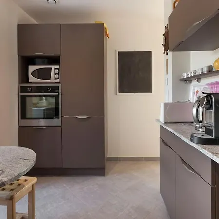 La De Pascal, Vue Villa *